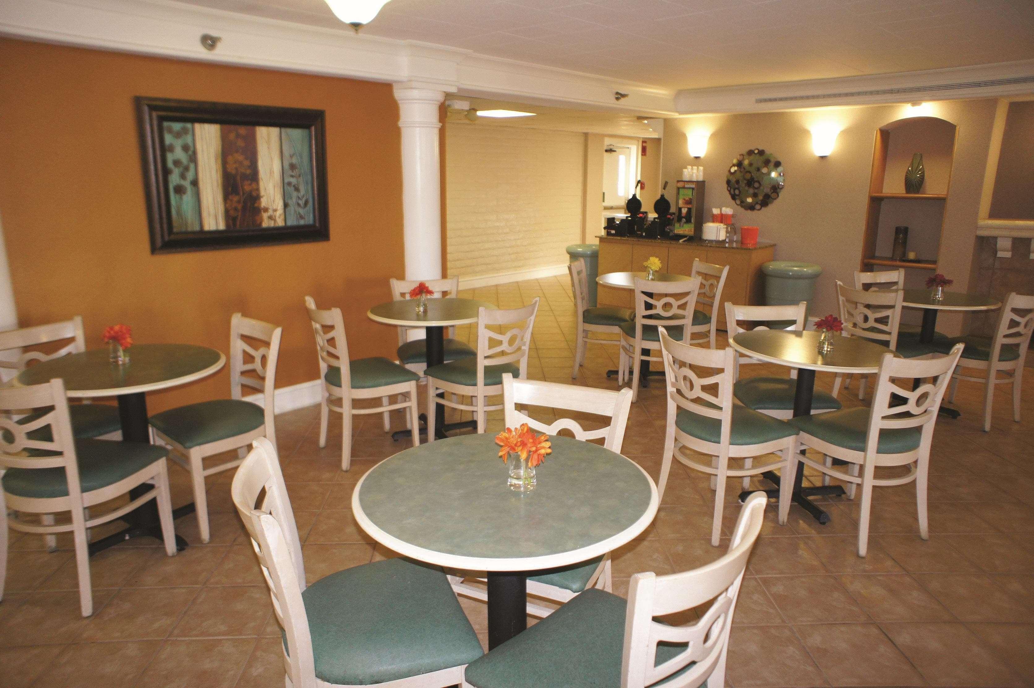 La Quinta Inn By Wyndham Norfolk Virginia Beach Buitenkant foto